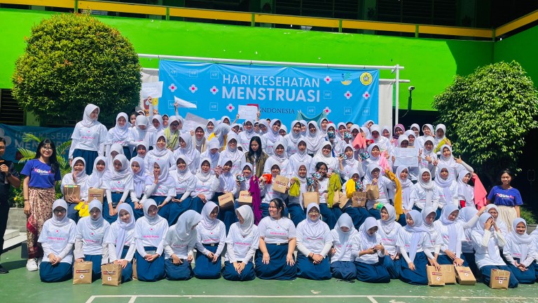 AIDS Healthcare Foundation (AHF) Indonesia memperingati Hari Kesehatan Menstruasi bersama siswa SMPN 141 Jakarta